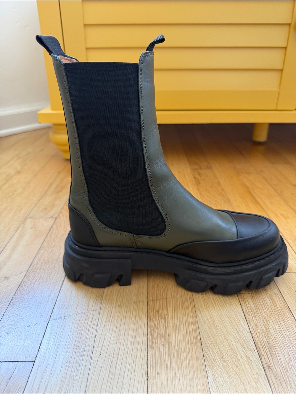 Women's Olive Green Leather Chelsea Lug Boots - Picture 2 of 6